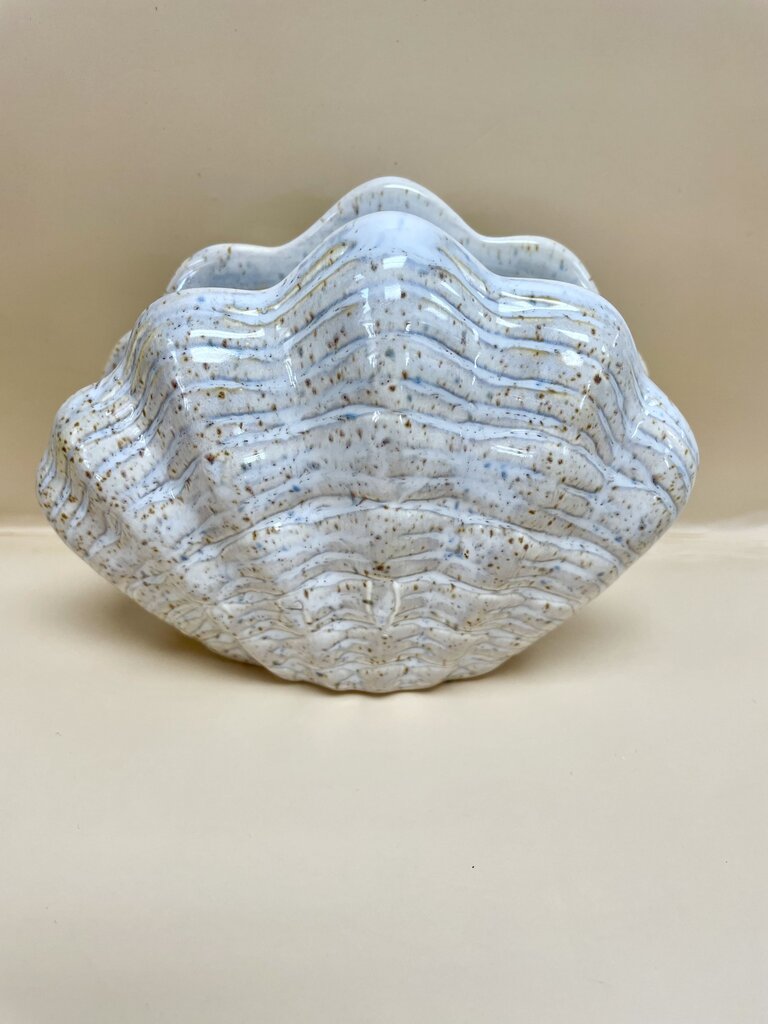 CERAMIC SHELL NAPKIN HOLDER