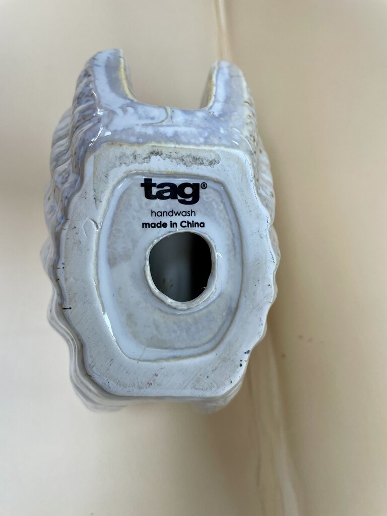 CERAMIC SHELL NAPKIN HOLDER