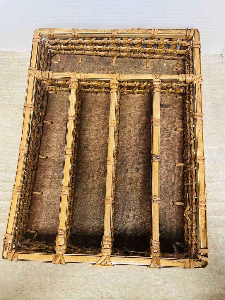 VINTAGE WICKER RATTAN UTENSIL HOLDER