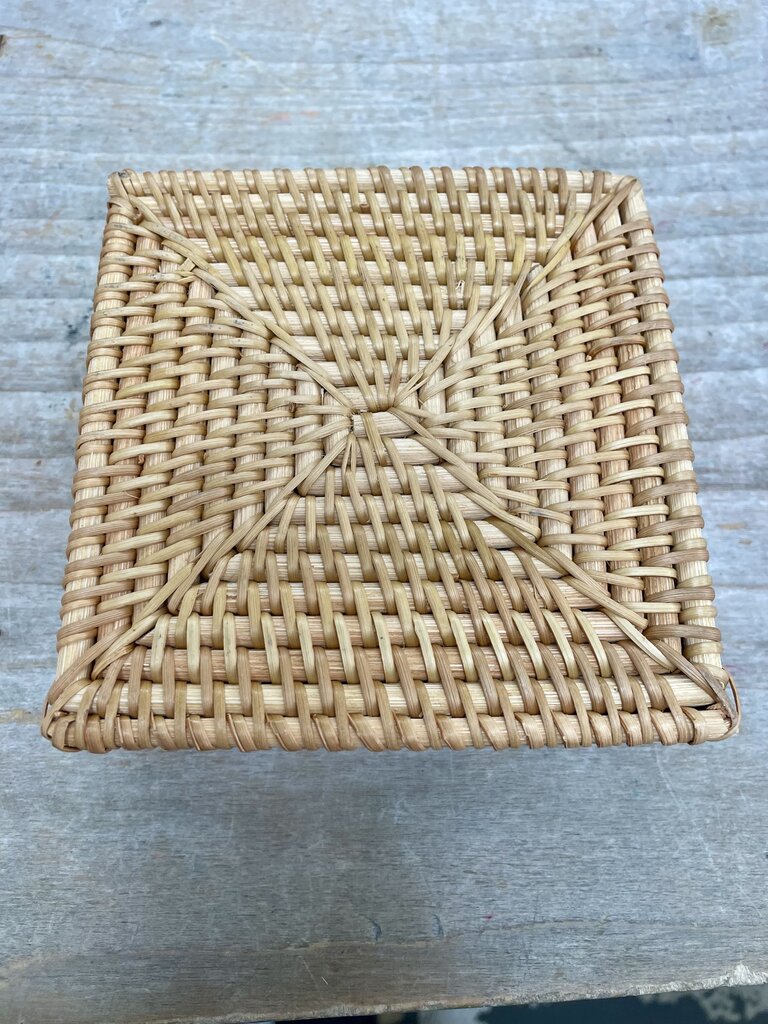SMALL RATTAN NAPKIN HOLDER FOR 5" NAPKINS