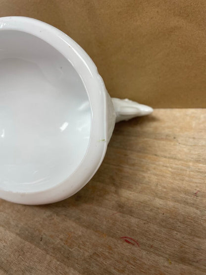 LIDDED MILK GLASS CHICKEN 7"x5.5"x5.5"
