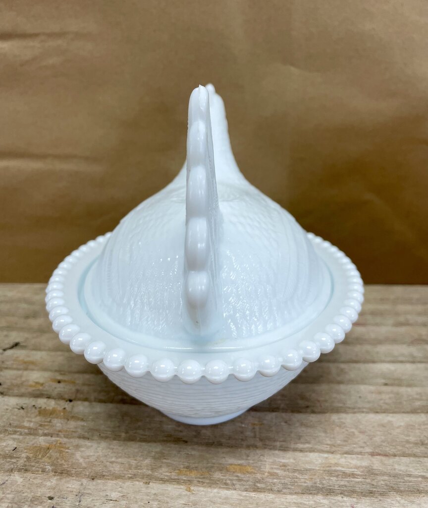 LIDDED MILK GLASS CHICKEN 7"x5.5"x5.5"
