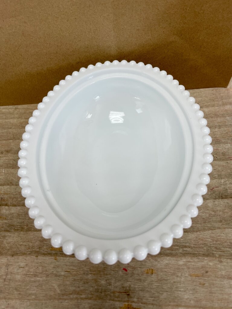 LIDDED MILK GLASS CHICKEN 7"x5.5"x5.5"