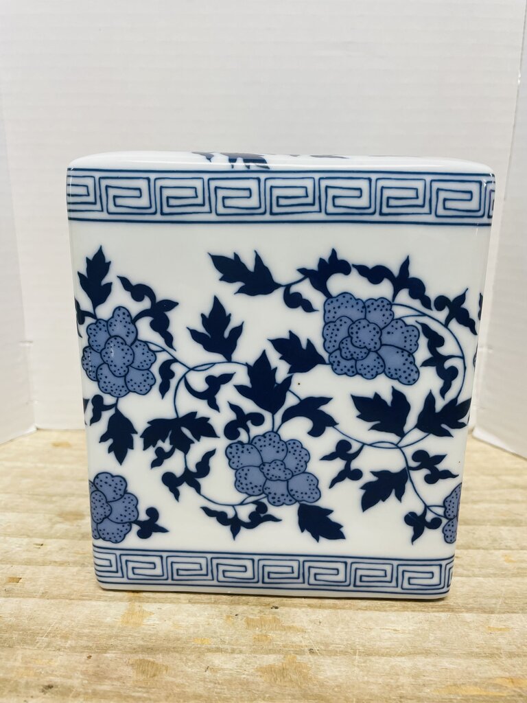 GUMPS BLUE CERAMIC TISSUE BOX 6"x 5.5"