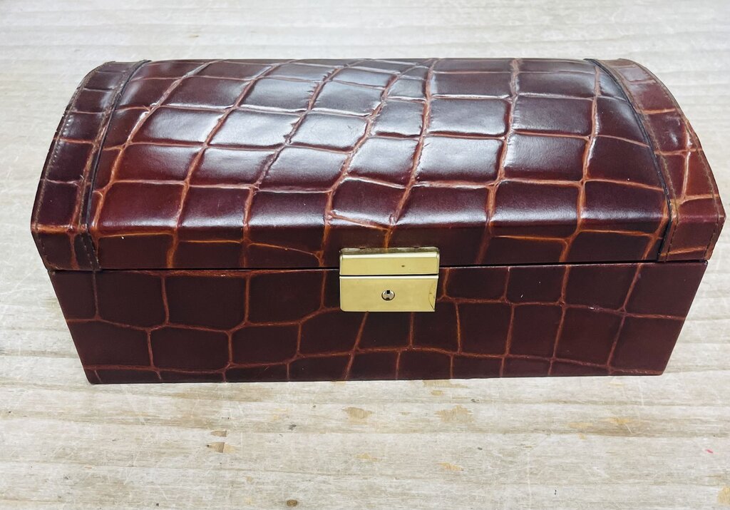 HANDMADE IN SPAIN LEATHER JEWELRY BOX