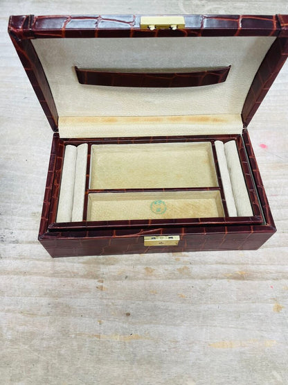 HANDMADE IN SPAIN LEATHER JEWELRY BOX