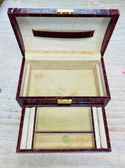 HANDMADE IN SPAIN LEATHER JEWELRY BOX