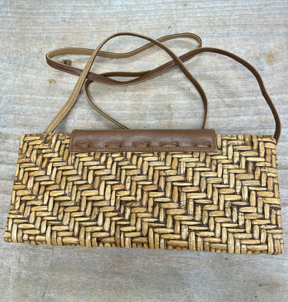 TOMMY BAHAMA RATTAN AND BEADED CLUTCH 12X5