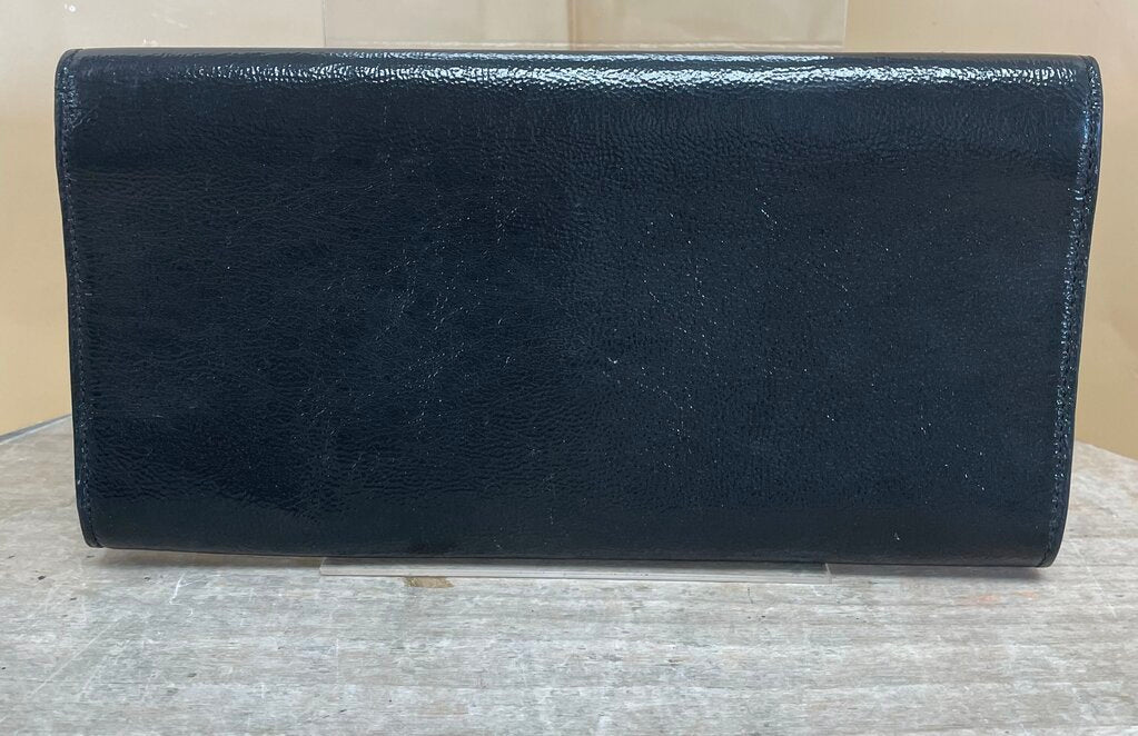 YSL BLACK PATENT LEATHER CLUTCH L9.5"H5"