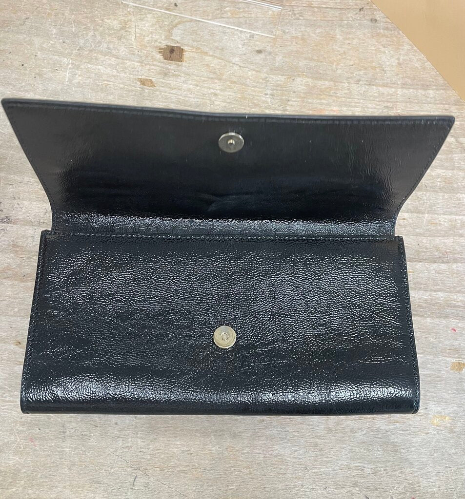 YSL BLACK PATENT LEATHER CLUTCH L9.5"H5"