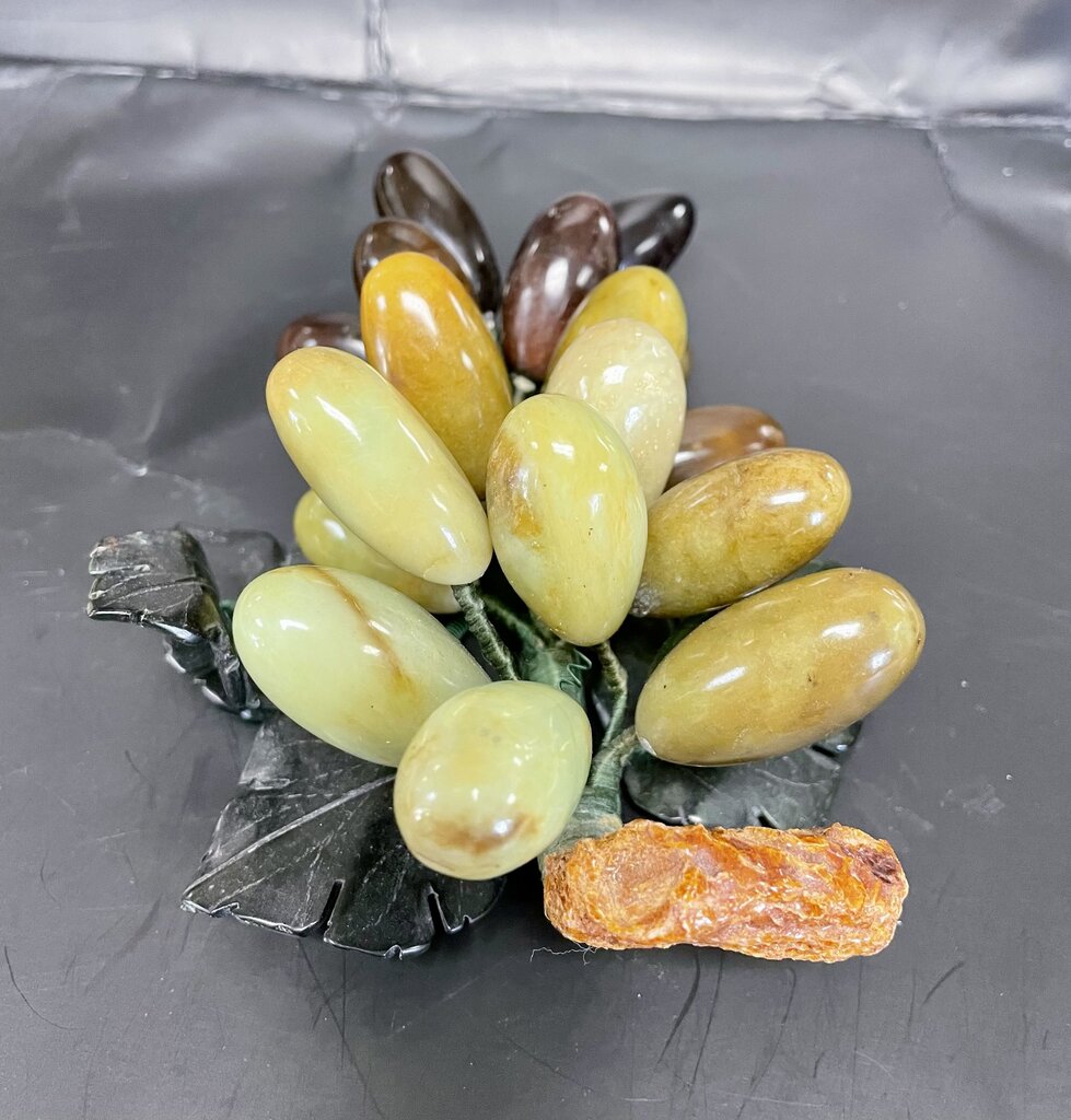 VINTAGE JADE GRAPE CLUSTER