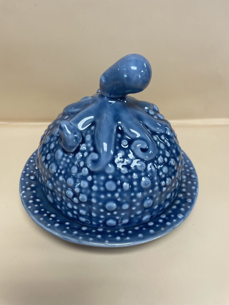OCTOPUS STONEWARE COVERED DISH 6.25"ACROSS 5.5"HIGH