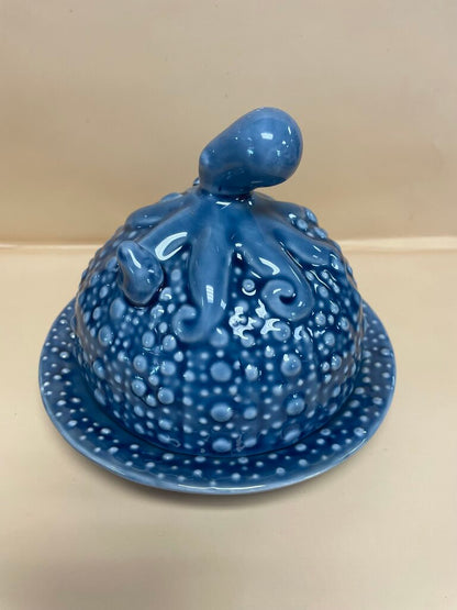 OCTOPUS STONEWARE COVERED DISH 6.25"ACROSS 5.5"HIGH
