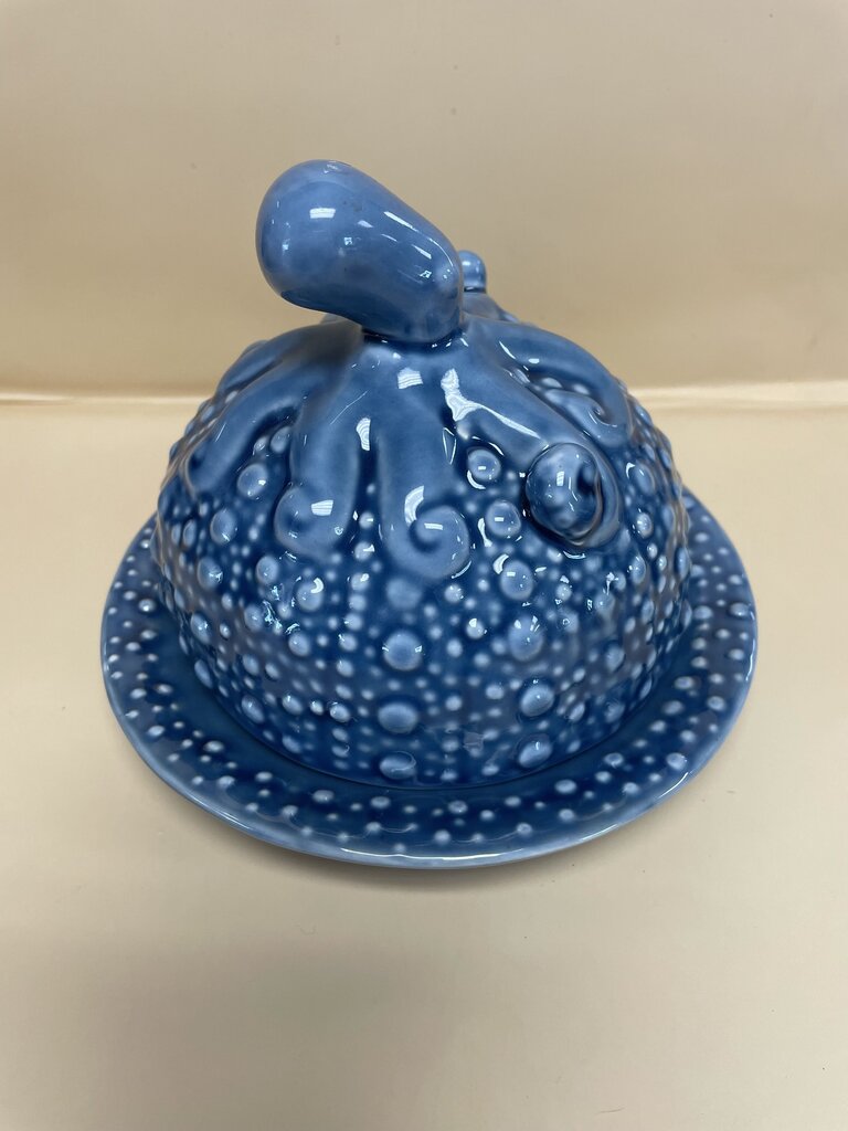 OCTOPUS STONEWARE COVERED DISH 6.25"ACROSS 5.5"HIGH