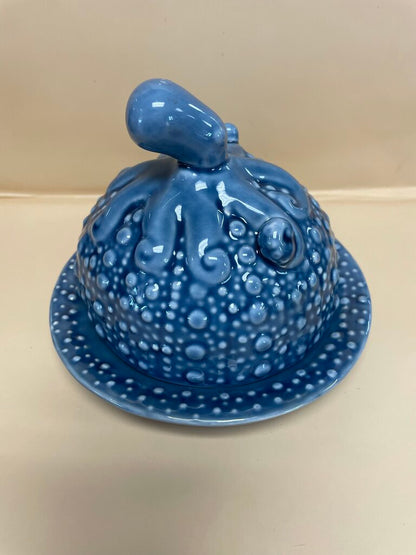 OCTOPUS STONEWARE COVERED DISH 6.25"ACROSS 5.5"HIGH