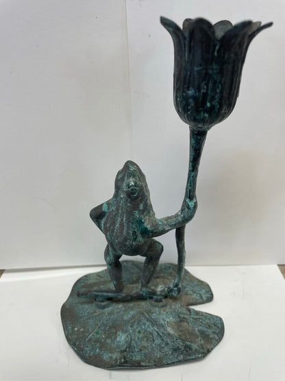 VINTAGE BRASS FROG HOLDING FLOWER FIGURINE