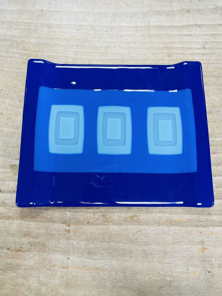 VINTAGE HELLEN RUDY BLUE TRAY 12"- 9.5"