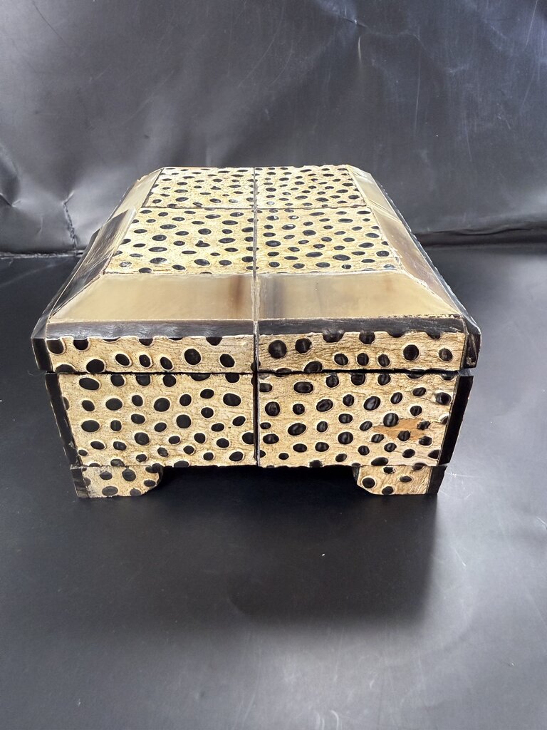 WOODEN DOTTED BONE BOX