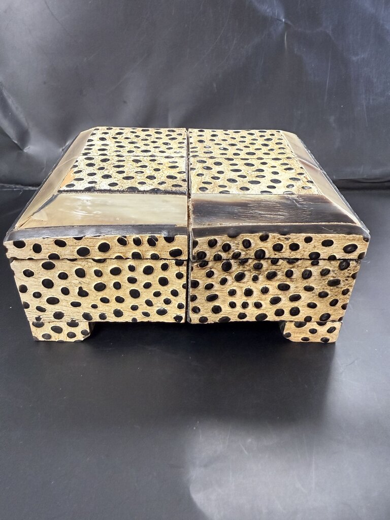 WOODEN DOTTED BONE BOX