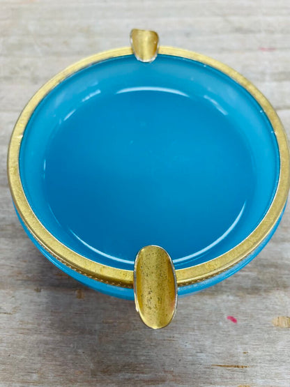 EARLY 20TH CENTURY FRENCH OPALINE GLASS ASHTRAY