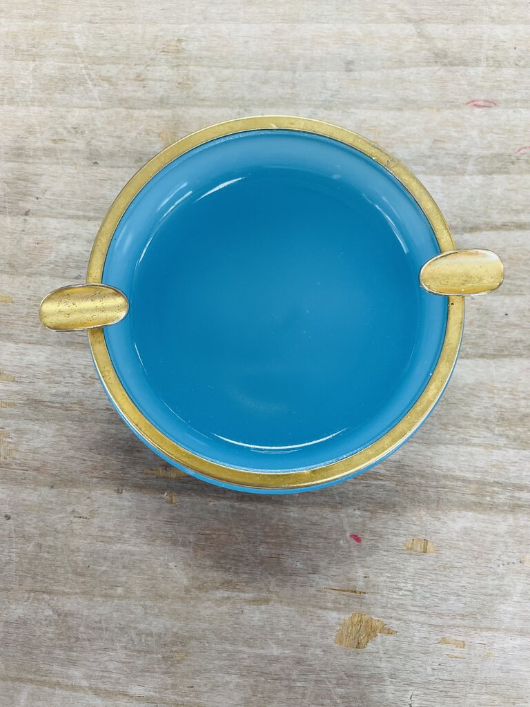EARLY 20TH CENTURY FRENCH OPALINE GLASS ASHTRAY