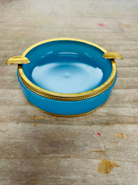 EARLY 20TH CENTURY FRENCH OPALINE GLASS ASHTRAY