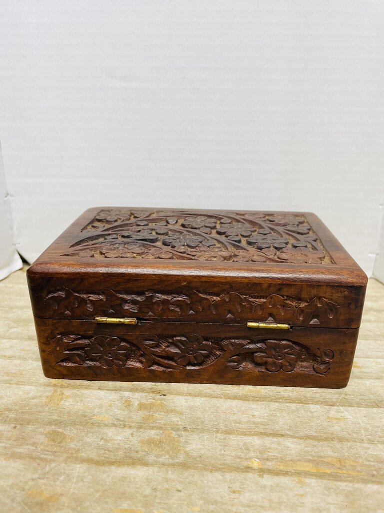 WOODEN CARVED BOX