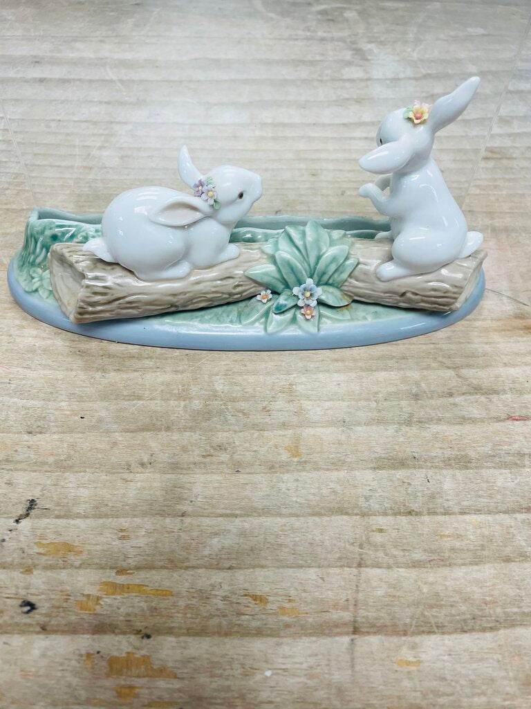 RARE LLARDO BUNNY RABBITS ON LOG PHOTO FRAME