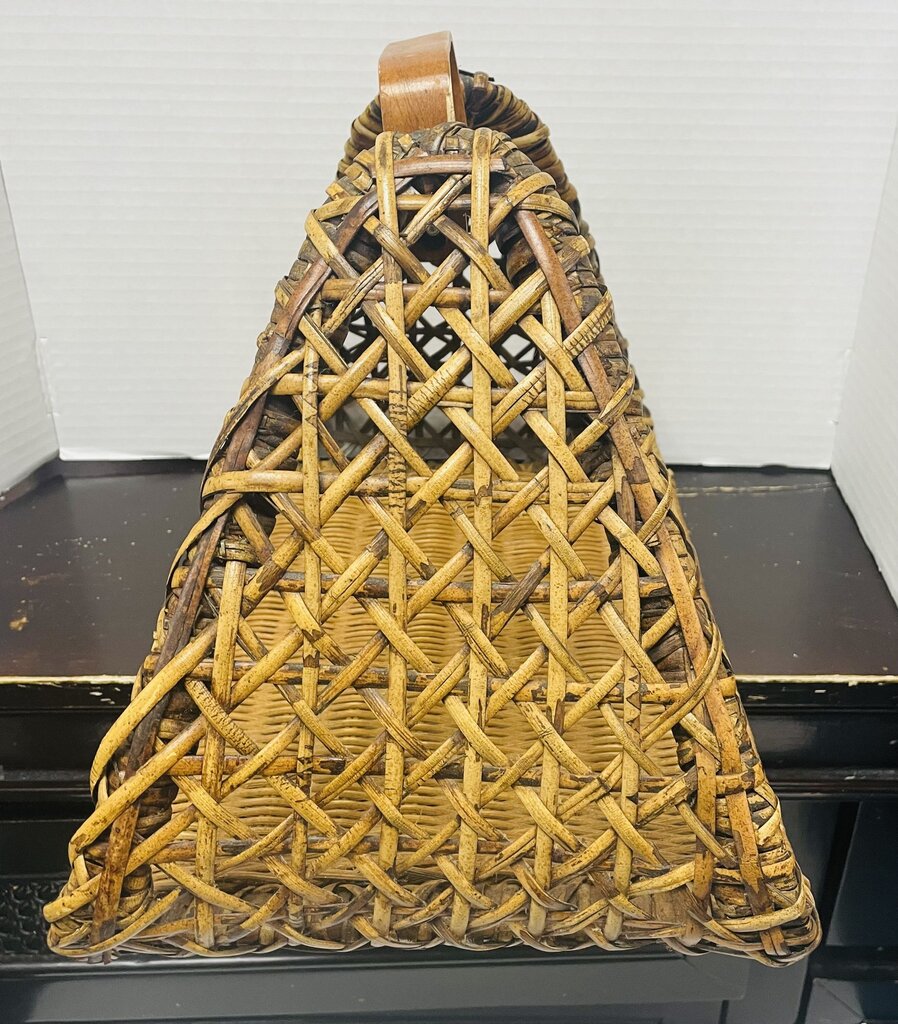 VINTAGE FRENCH COUNTRYSIDE WOVEN WICKER FLOWER BASKET