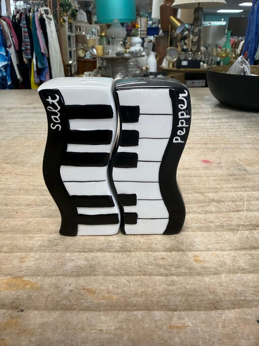 PIANO KEYS SALT AND PEPPER SHAKER