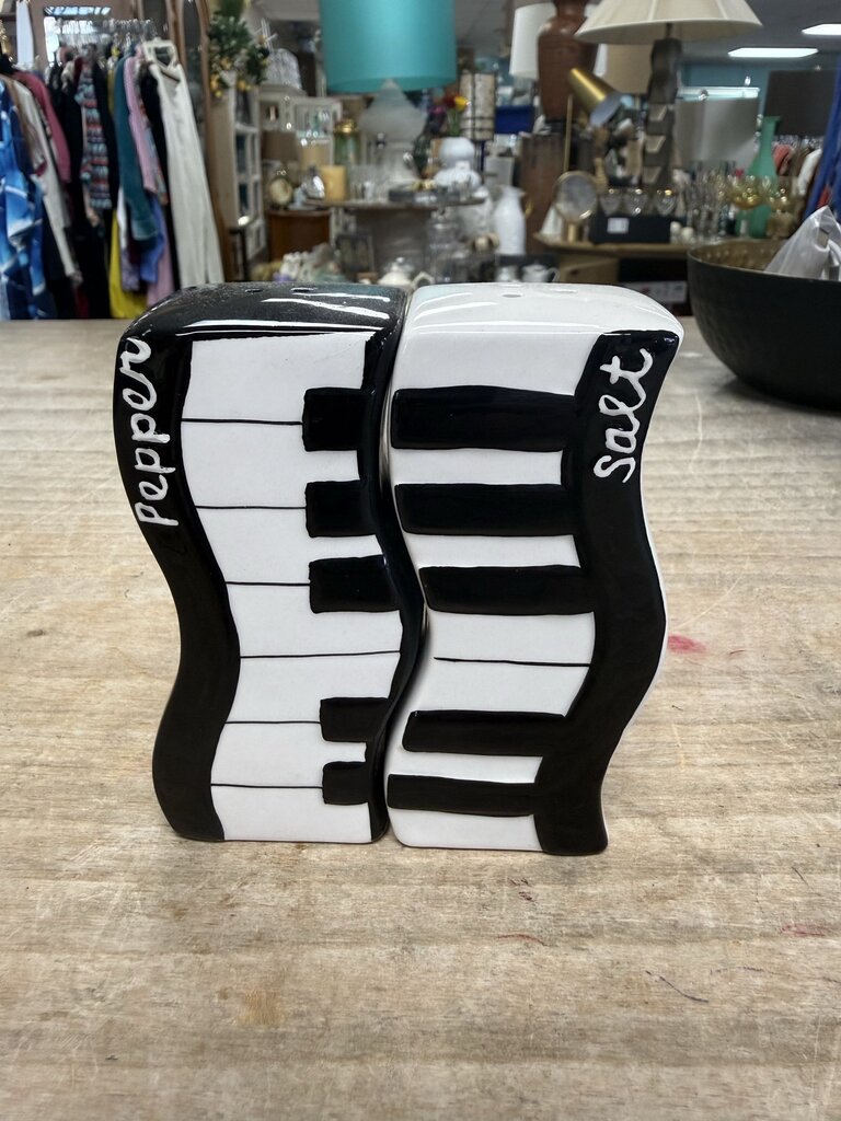 PIANO KEYS SALT AND PEPPER SHAKER