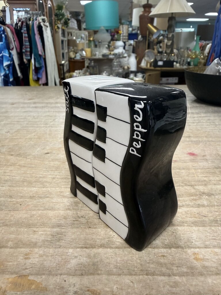 PIANO KEYS SALT AND PEPPER SHAKER