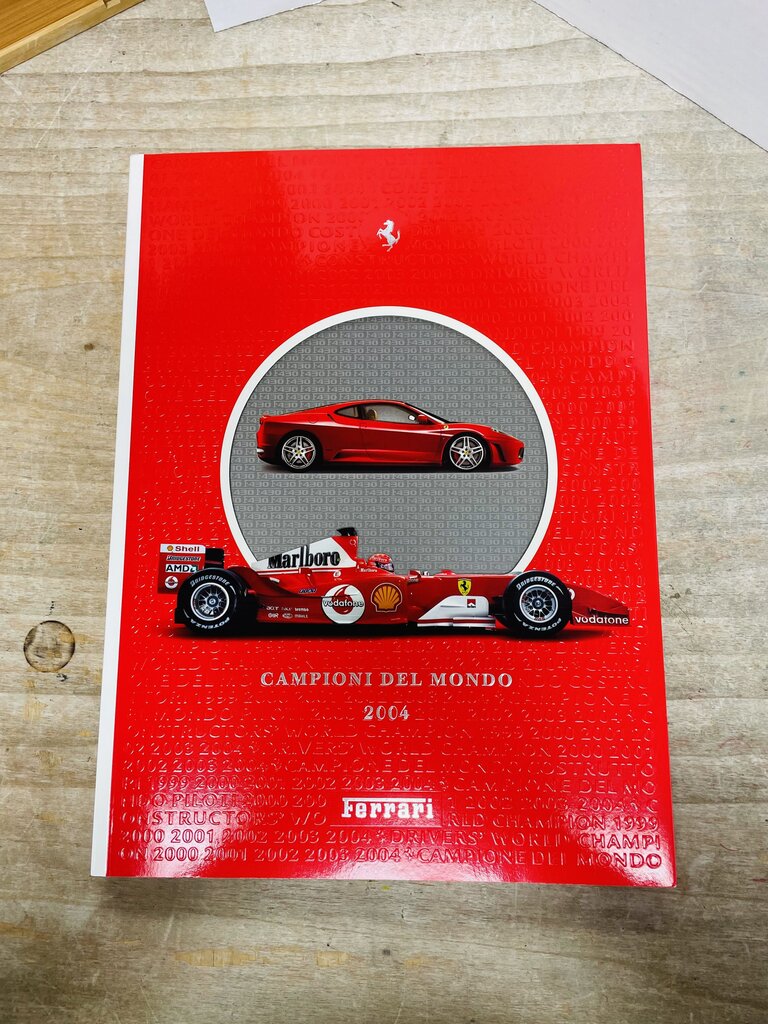 FERRARI 2004 YEARBOOK CAMPIONI DEL MONDO