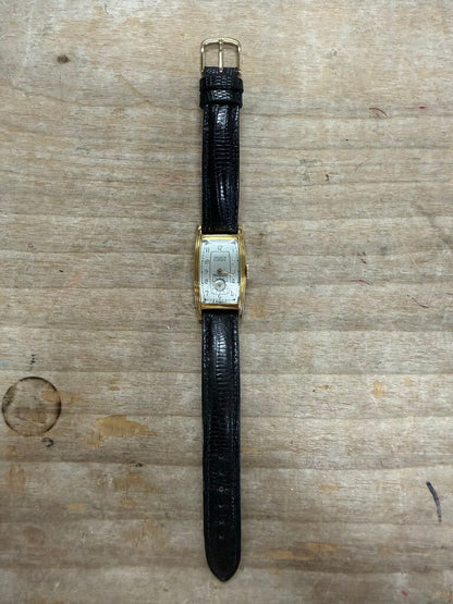 VINTAGE WOMANS SWISS 10 KT GOLD FILLED GRUEN CURVEX PRECISION WATCH