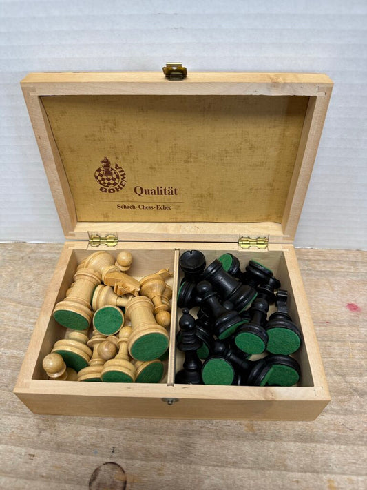 QUALITAT CHESS PIECES