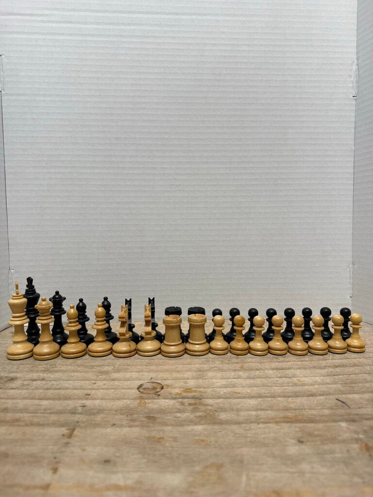 QUALITAT CHESS PIECES