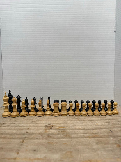 QUALITAT CHESS PIECES