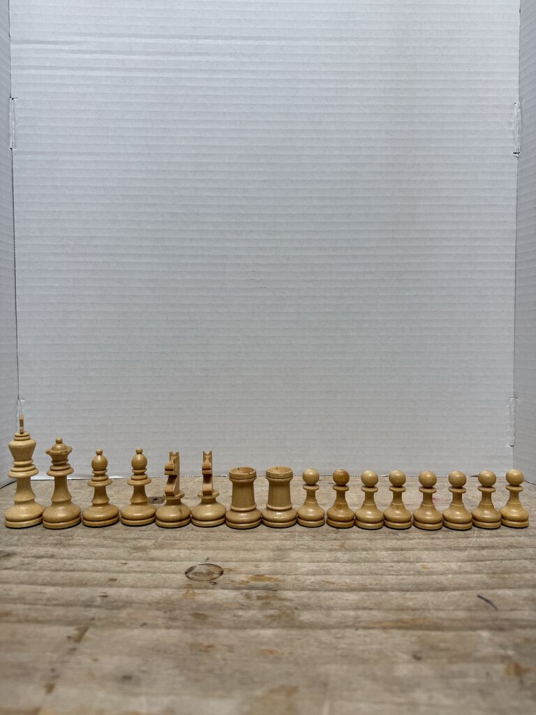 QUALITAT CHESS PIECES