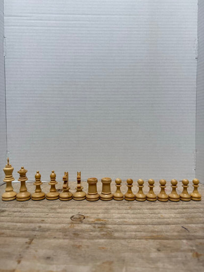 QUALITAT CHESS PIECES