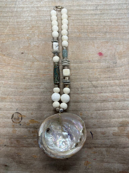 ABALONE SHELL NECKLACE WITH SHELLS AND BEADS