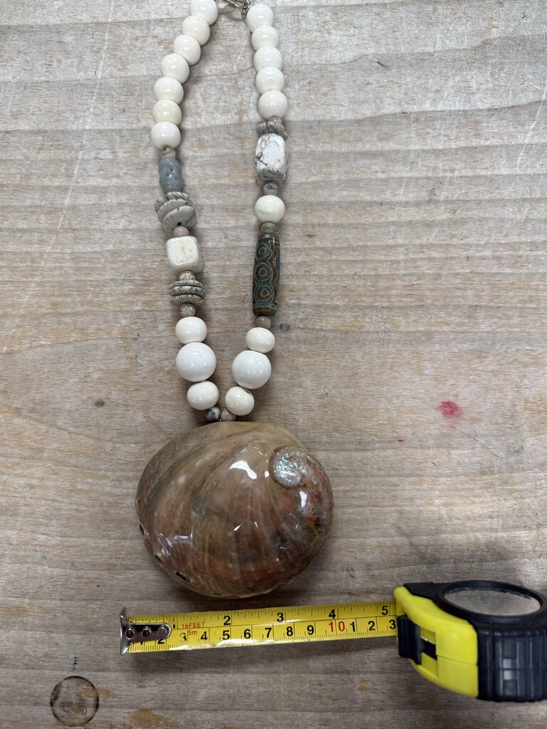ABALONE SHELL NECKLACE WITH SHELLS AND BEADS
