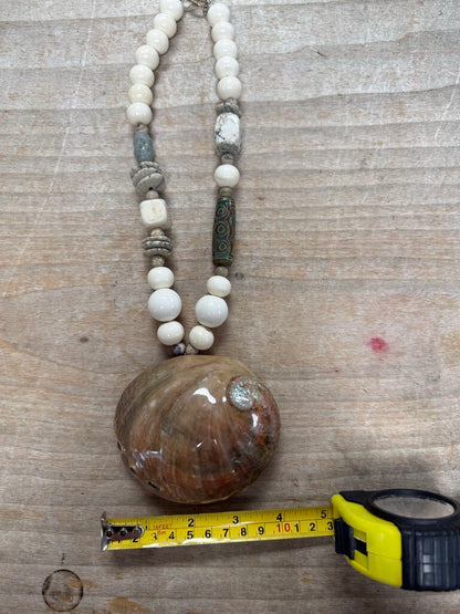 ABALONE SHELL NECKLACE WITH SHELLS AND BEADS