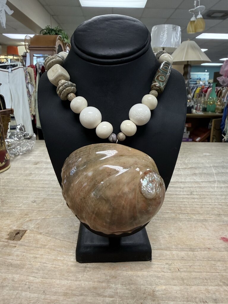 ABALONE SHELL NECKLACE WITH SHELLS AND BEADS