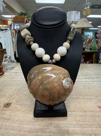 ABALONE SHELL NECKLACE WITH SHELLS AND BEADS