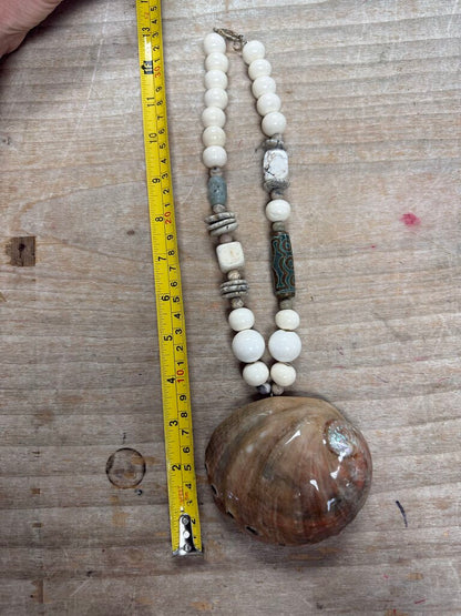 ABALONE SHELL NECKLACE WITH SHELLS AND BEADS