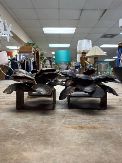 JAN BARBOGLIO HAND WORKED IRON FLOWER NAPKIN RINGS SET OF 4
