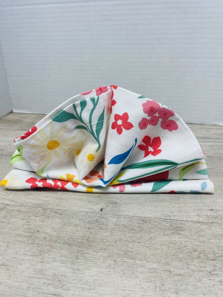 NWT SUR LA TABLE FLORAL NAPKINS SET OF 4 20"x20"