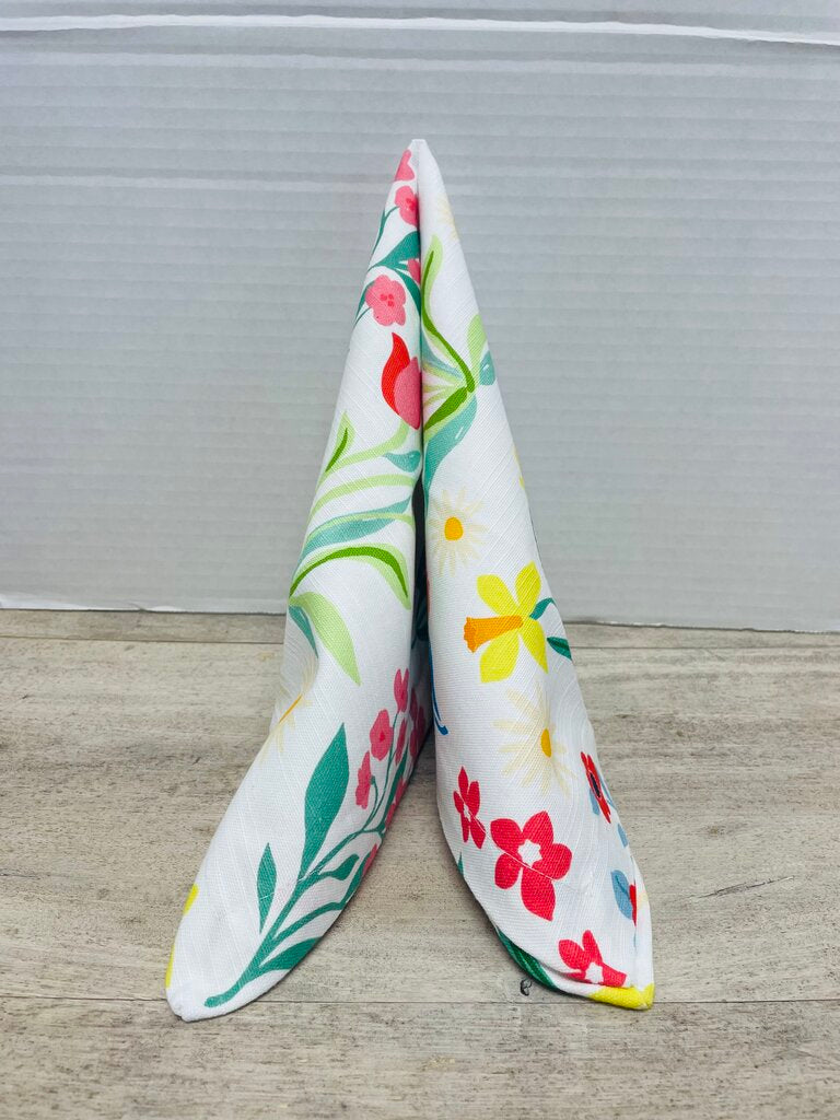 NWT SUR LA TABLE FLORAL NAPKINS SET OF 4 20"x20"