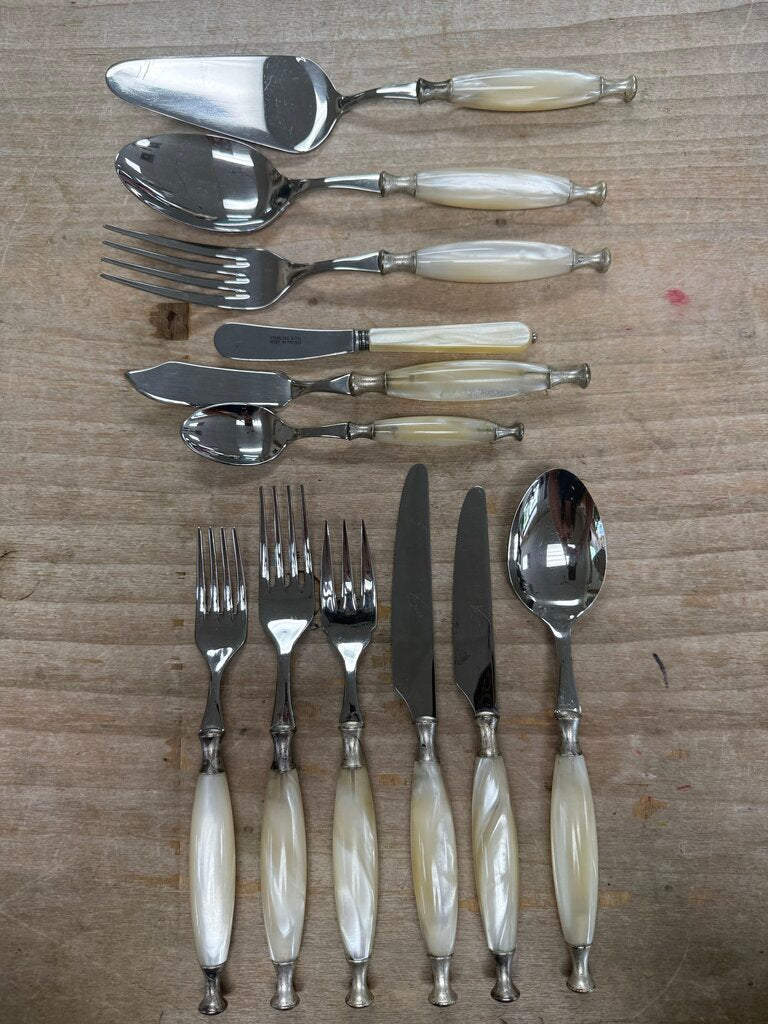 CASA BUGATTI Country 48-Piece Cutlery Set in Mother-of-the-Pearl with 3 serving utensils and 6 made in France spreading knives