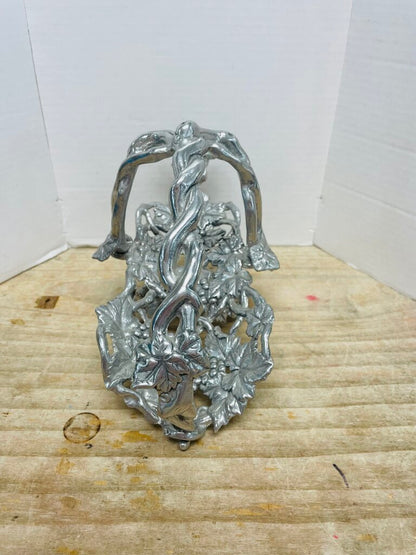 VINTAGE COLLECTABLE ARTHUR COURT SILVER GRAPES WINE HOLDER